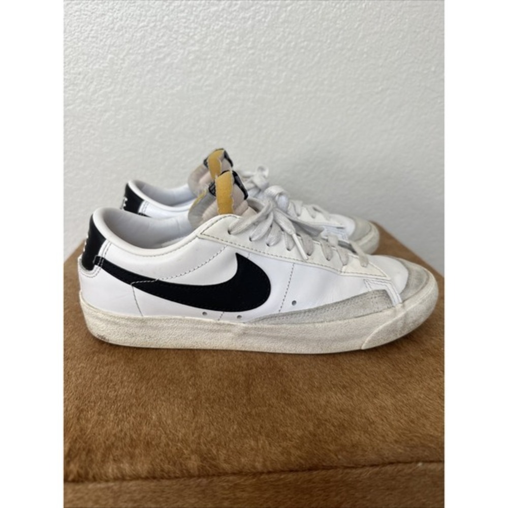 Nike Blazer‎ Low 77 Women's Size 10 Shoes DC4769 102 White Black Beige